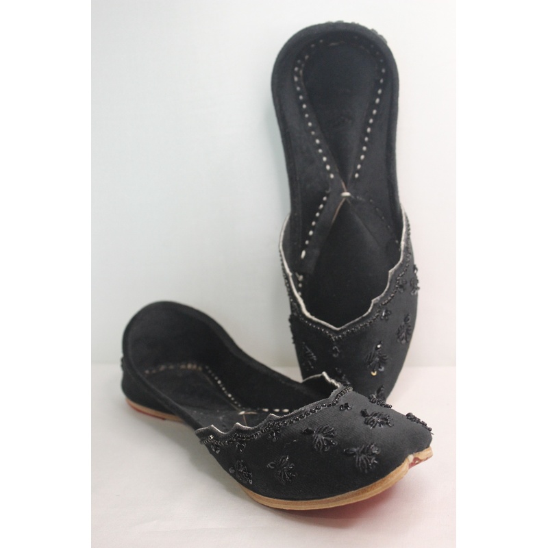 Noor Black Sequin Punjabi Jutti