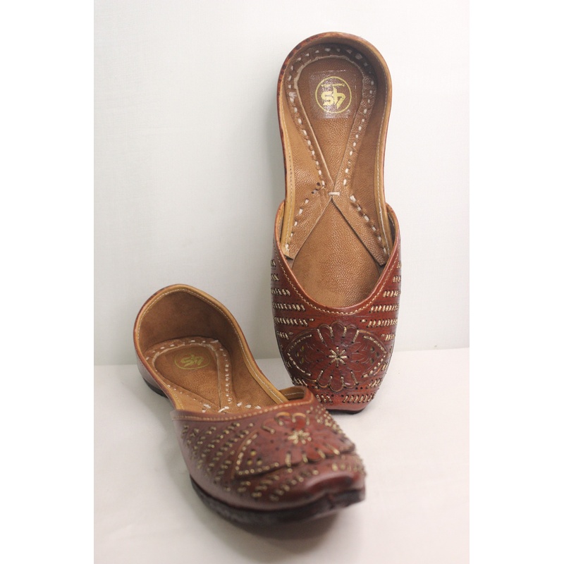 Sunehri Brown Cutwork Punjabi Jutti