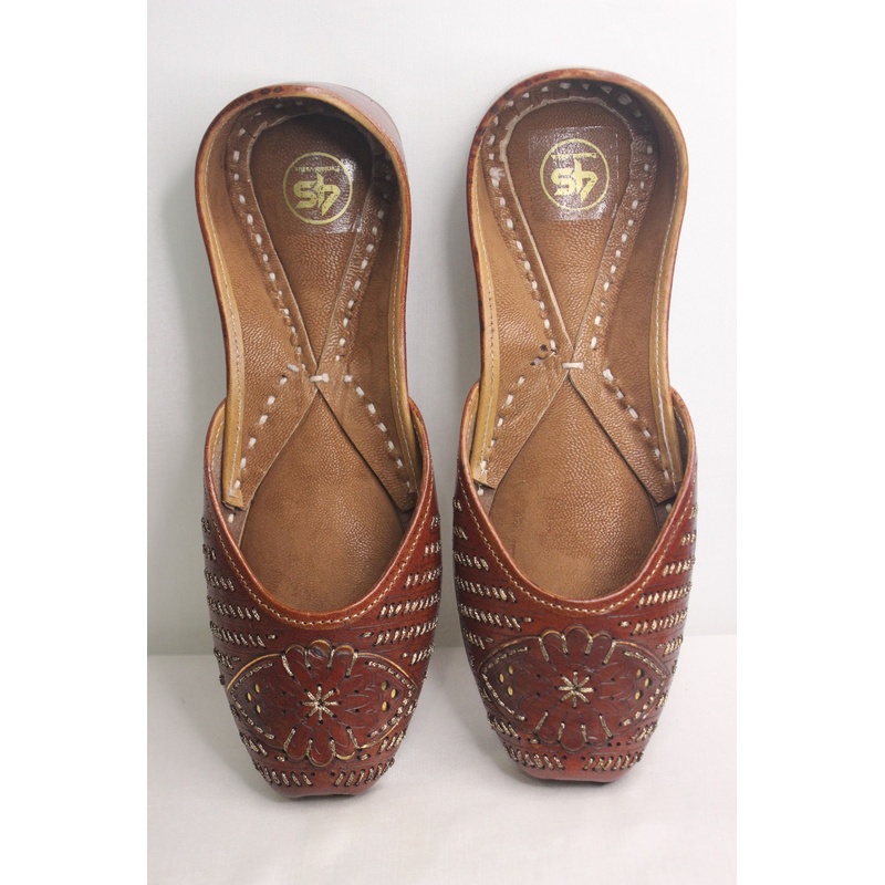 Sunehri Brown Cutwork Punjabi Jutti